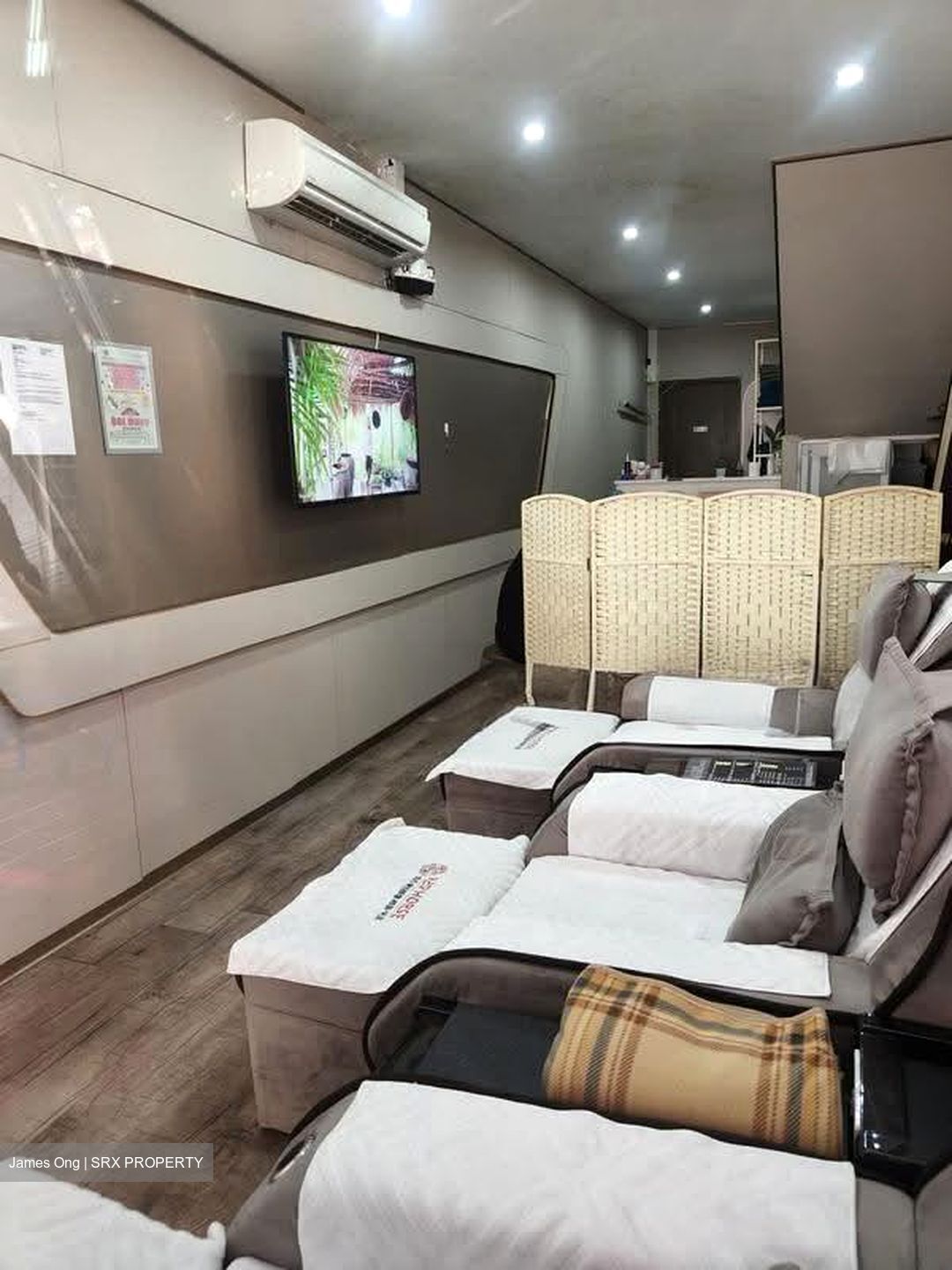 Ang Mo Kio Avenue 8 (D20), Retail #613748551